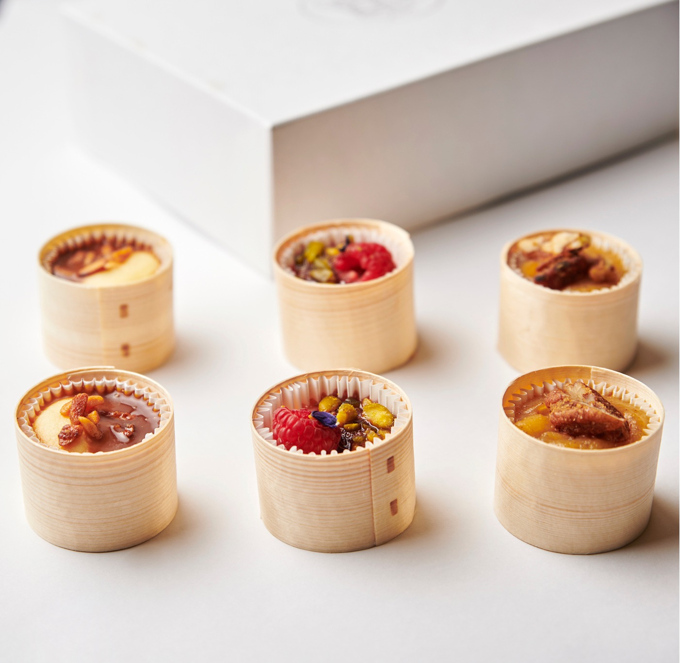 Verrines de compote de pomme, yaourt granola et semoule de lait